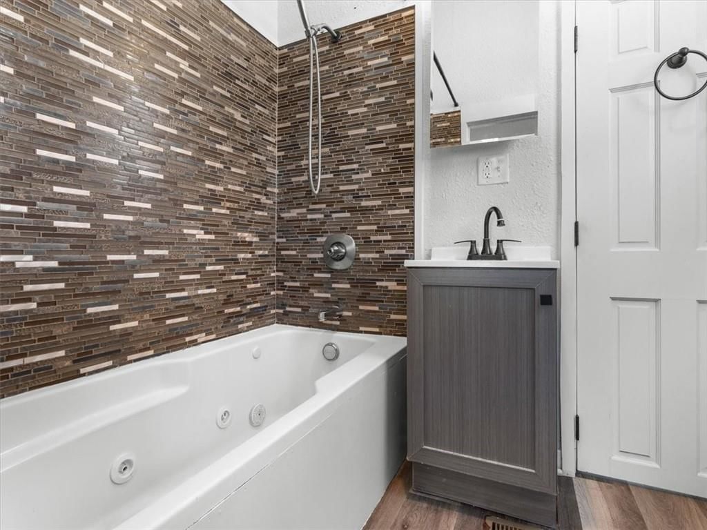3004 Burnside Avenue — photo 11
