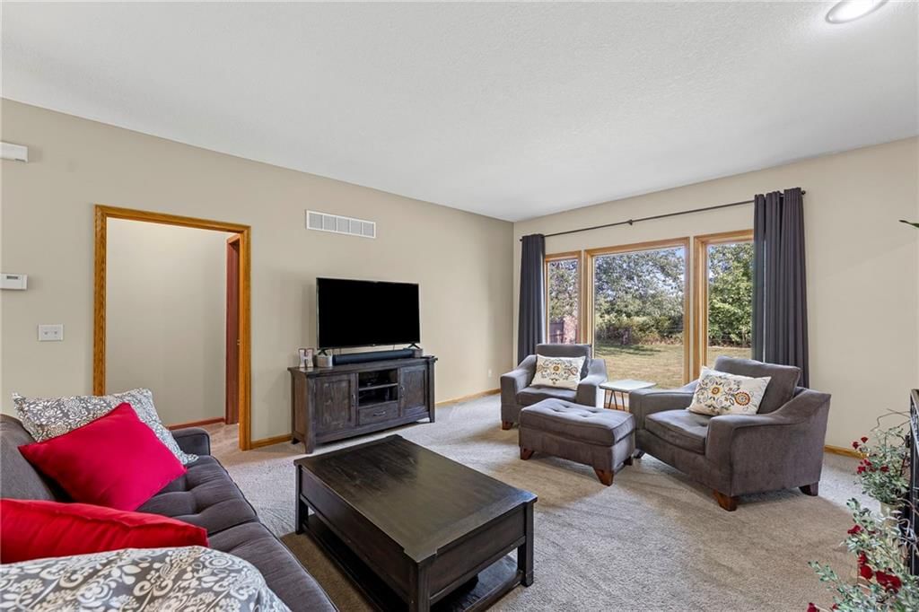 2340 Twin Oaks Drive — photo 9