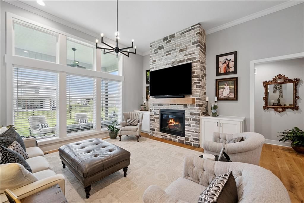 9260 Saddletop Street, Lenexa, KS