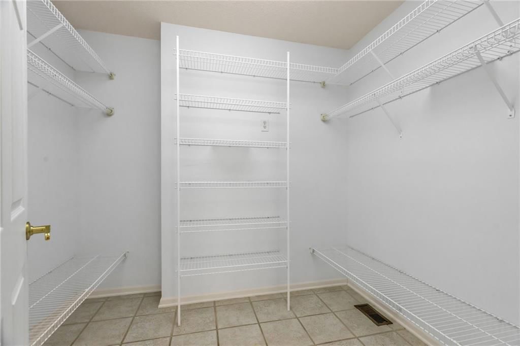 3413 S Victoria Drive — photo 13