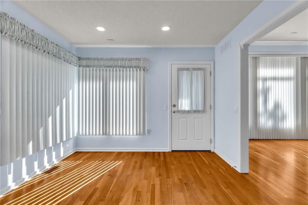 3413 S Victoria Drive — photo 14