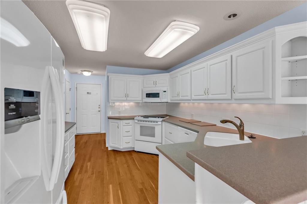 3413 S Victoria Drive — photo 16