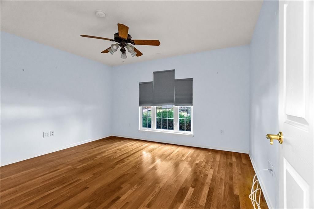 3413 S Victoria Drive — photo 5