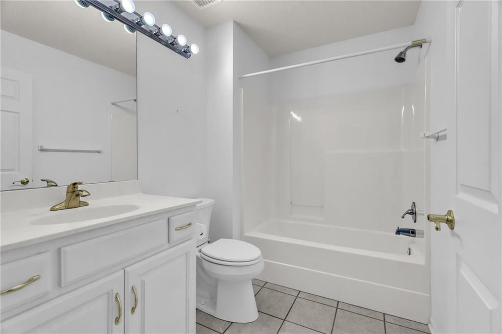 3413 S Victoria Drive — photo 6