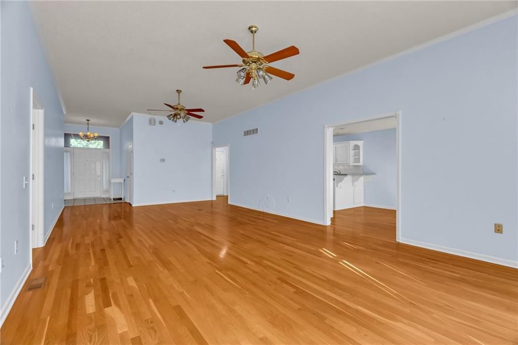 3413 S Victoria Drive — photo 8