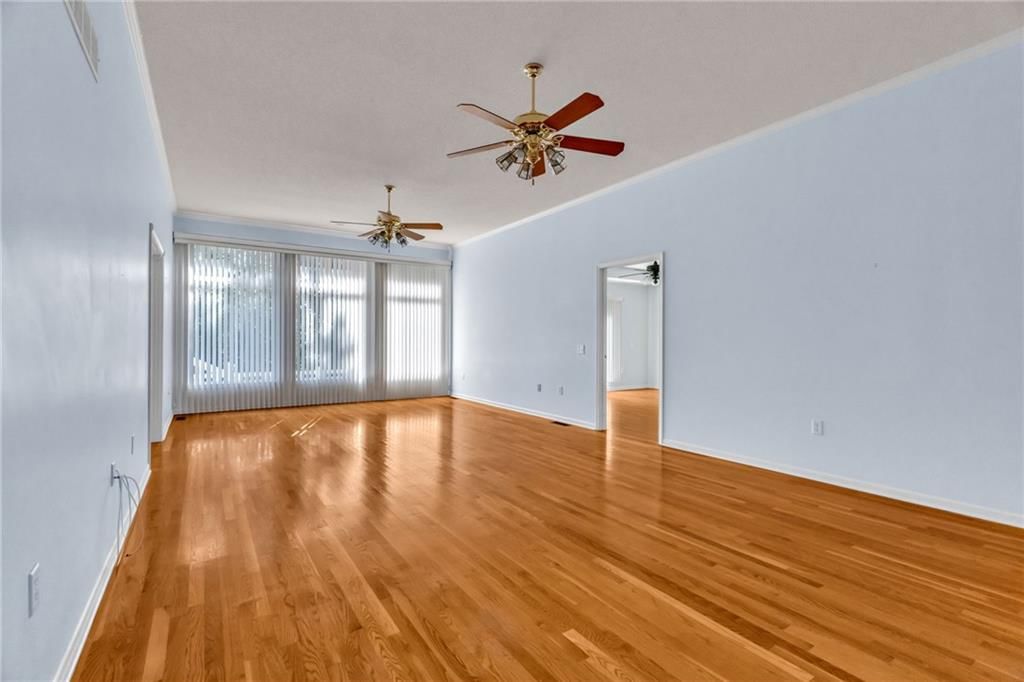 3413 S Victoria Drive — photo 9