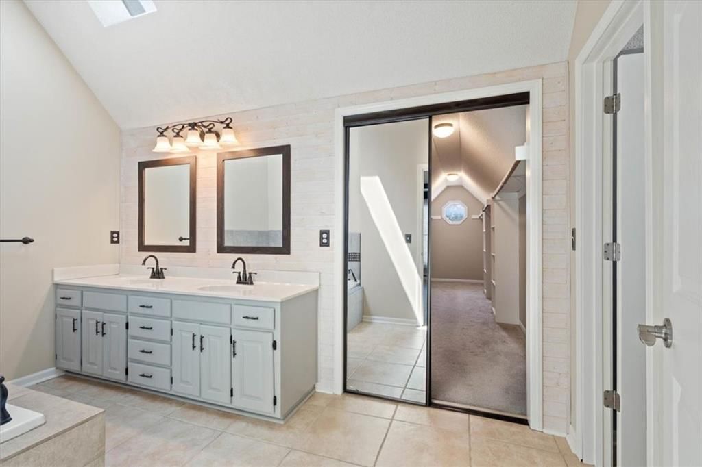 236 W COLLEEN Drive — photo 15