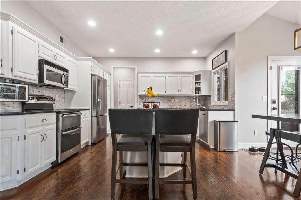 14908 Glenwood Avenue — photo 12
