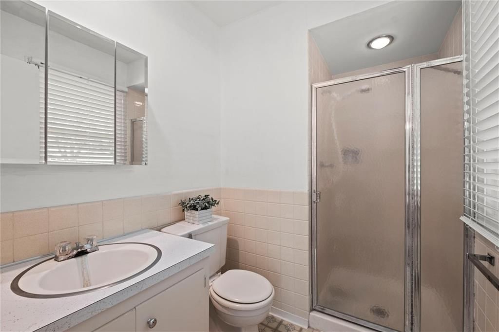 5222 Bond Street — photo 10