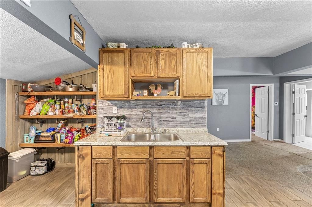214 S Oak Street — photo 12