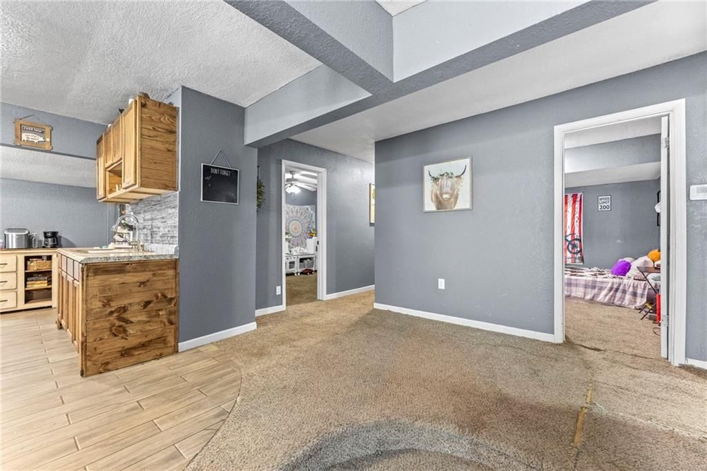 214 S Oak Street — photo 13