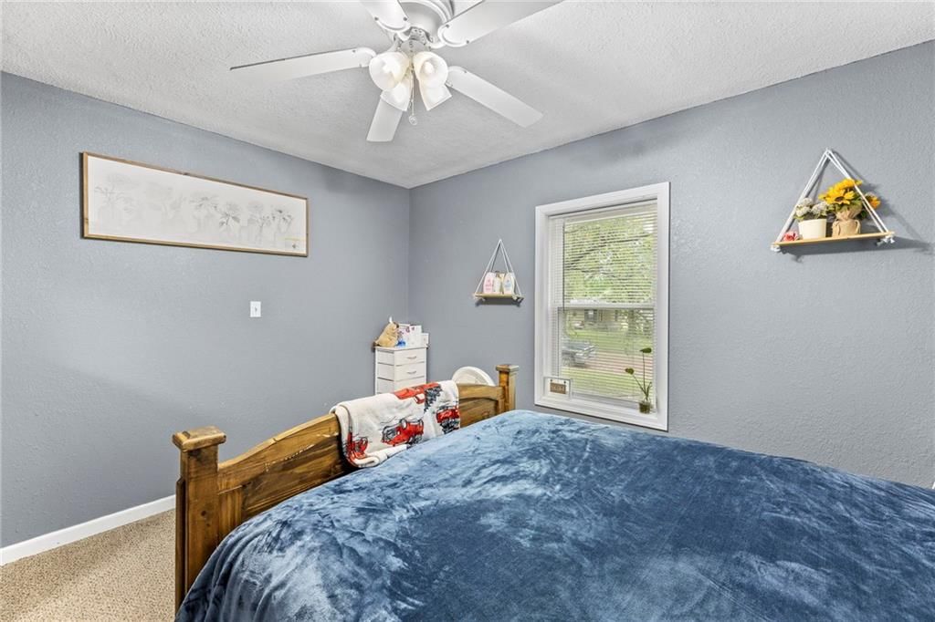 214 S Oak Street — photo 15