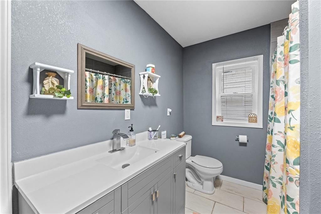 214 S Oak Street — photo 17