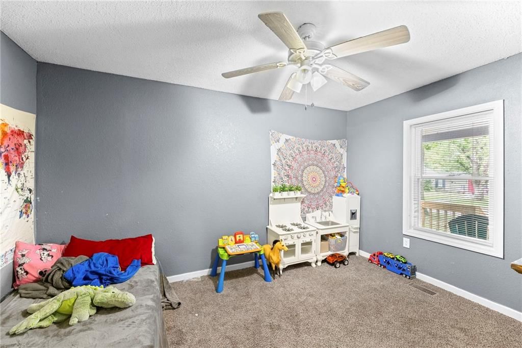 214 S Oak Street — photo 19