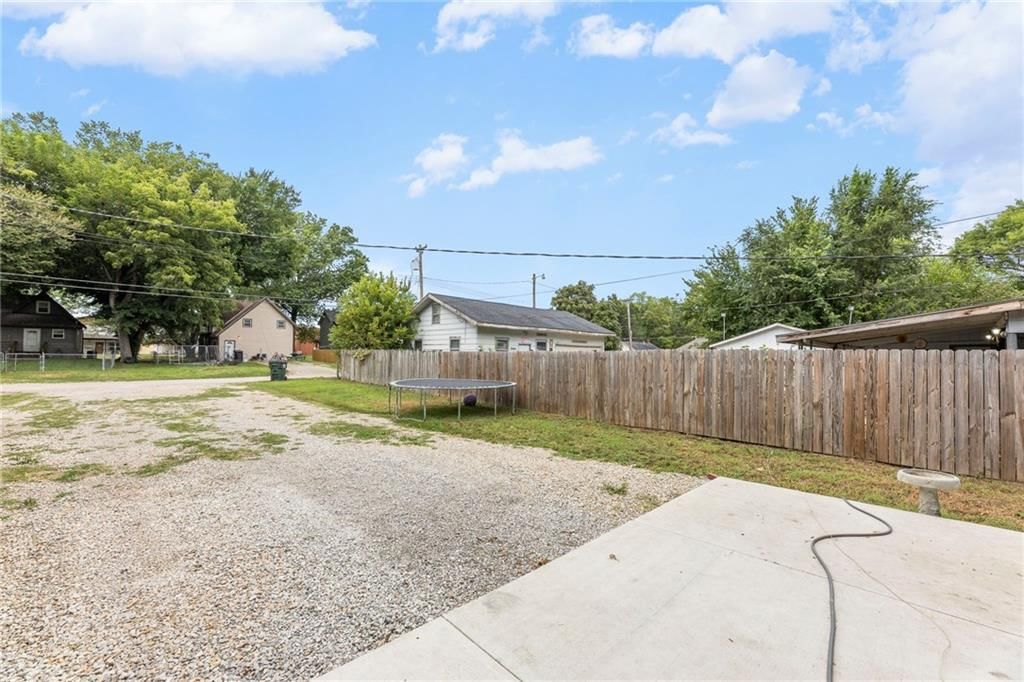 214 S Oak Street — photo 27