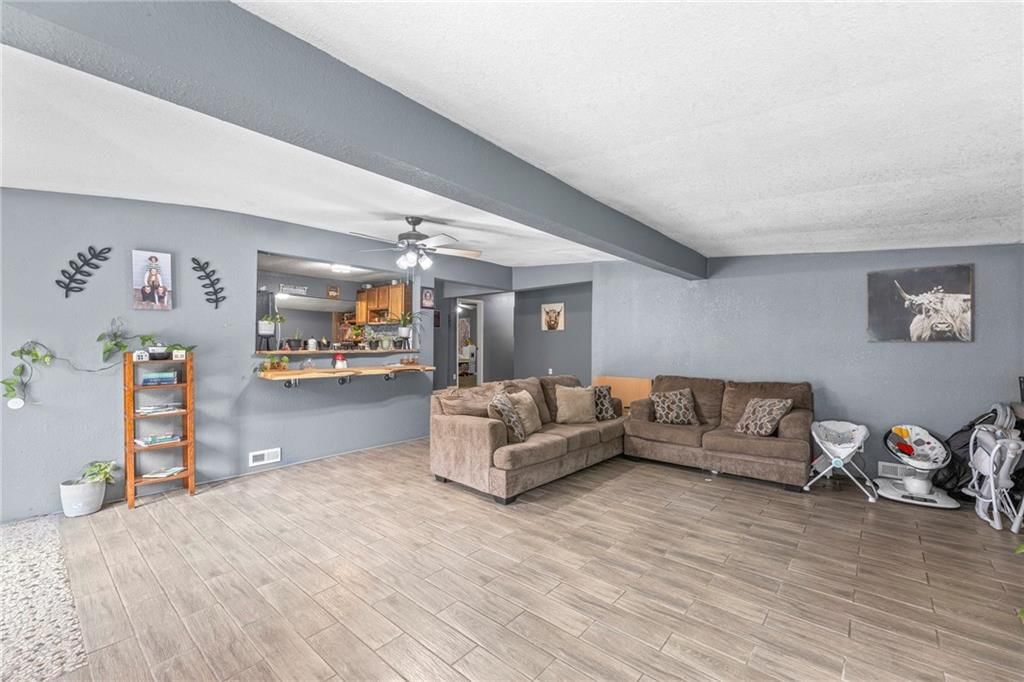 214 S Oak Street — photo 4