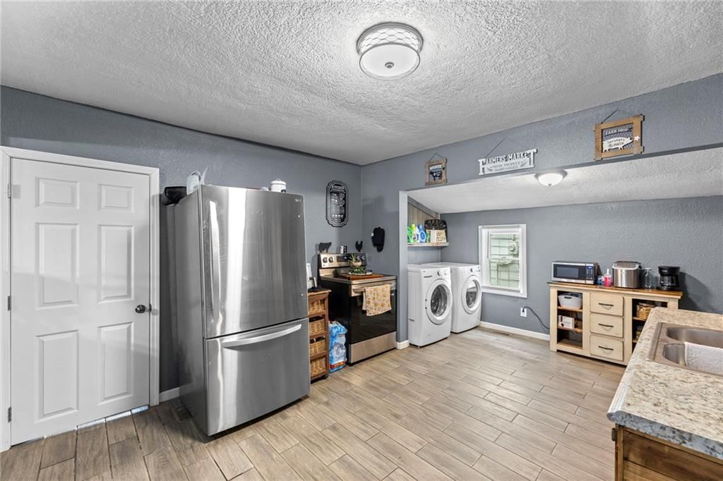 214 S Oak Street — photo 6