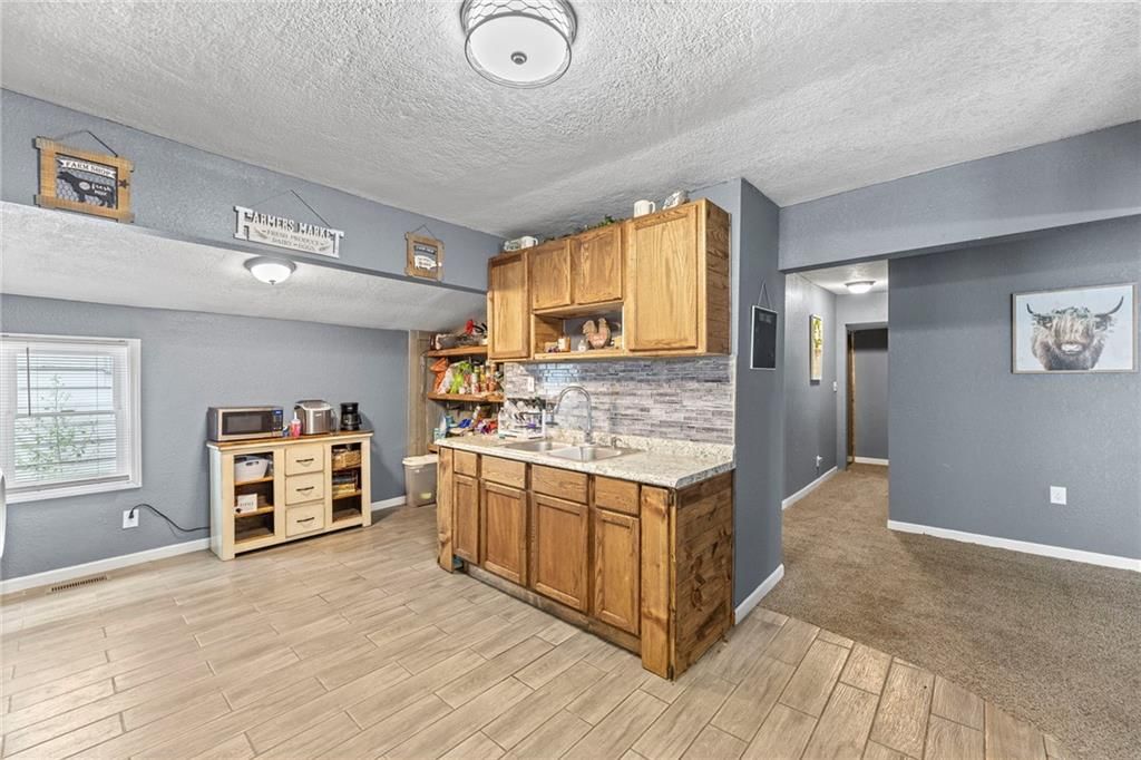 214 S Oak Street — photo 9