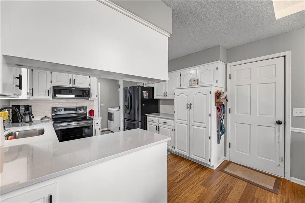 2211 Lakeview Drive — photo 20