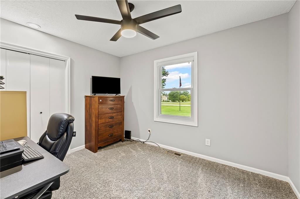 2211 Lakeview Drive — photo 26