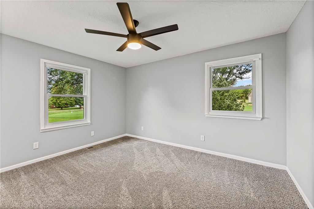 2211 Lakeview Drive — photo 28
