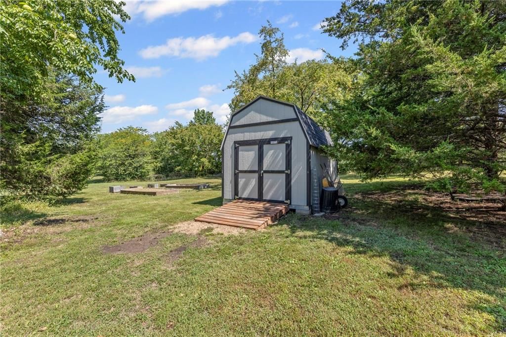 2211 Lakeview Drive — photo 41