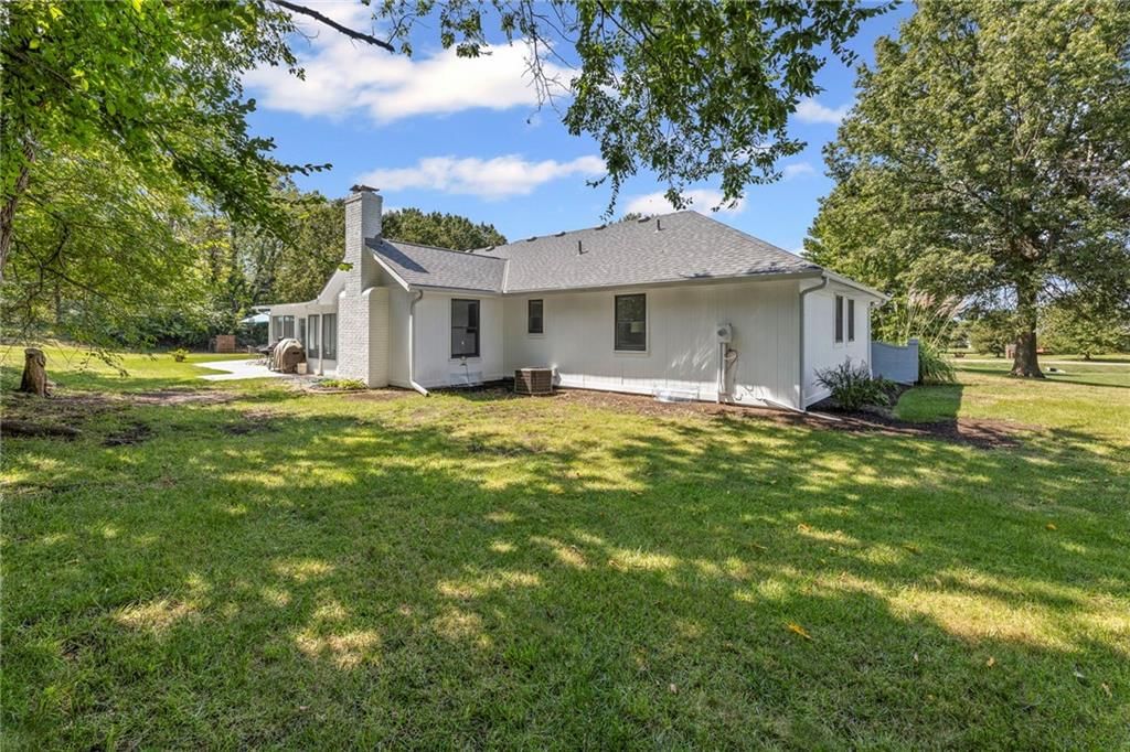 2211 Lakeview Drive — photo 42