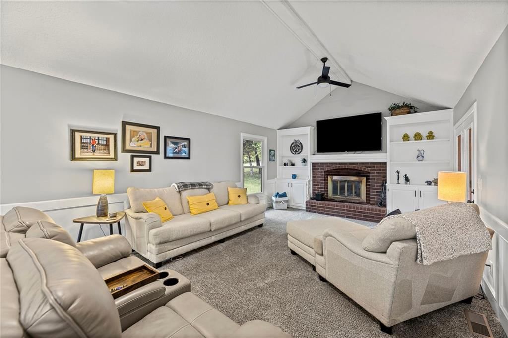 2211 Lakeview Drive — photo 7