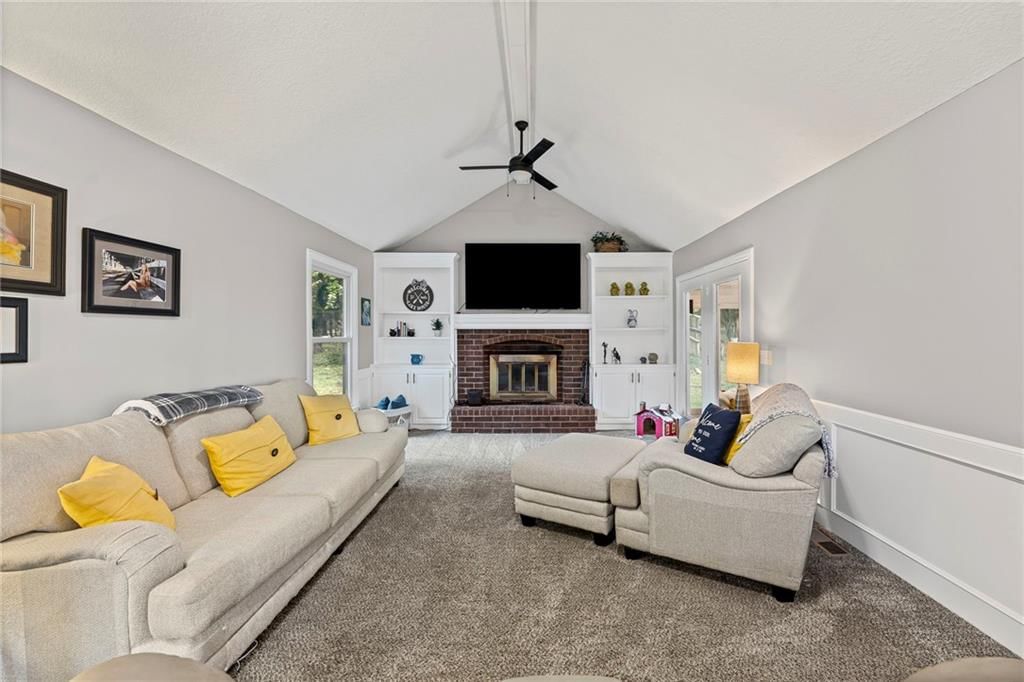 2211 Lakeview Drive — photo 8