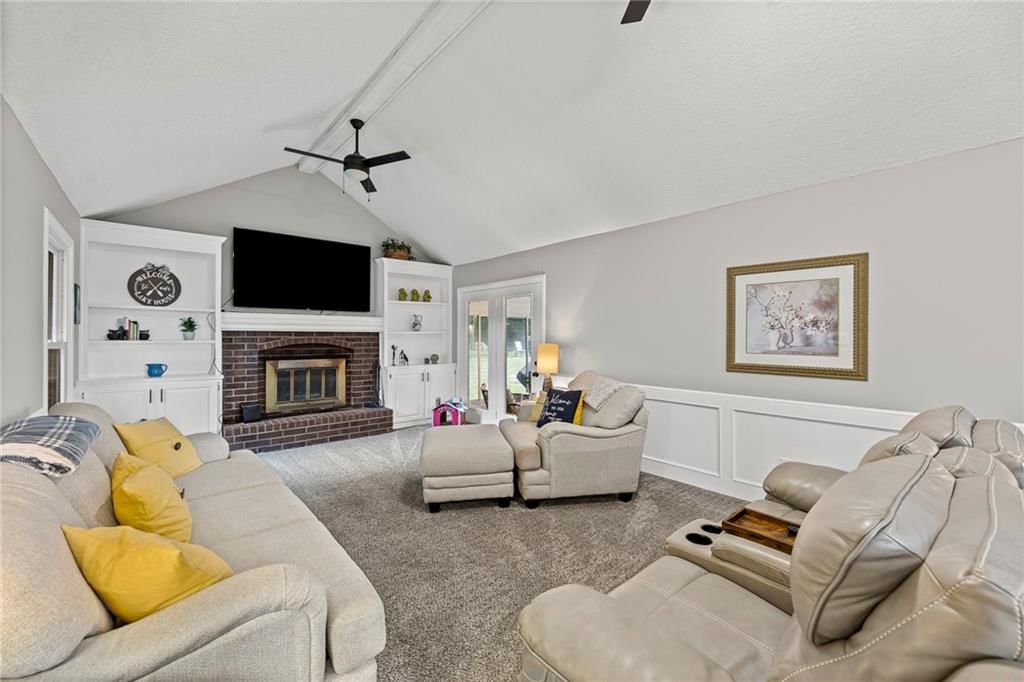 2211 Lakeview Drive — photo 9