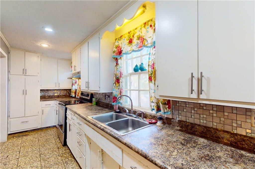 329 E Atlantic Street — photo 10
