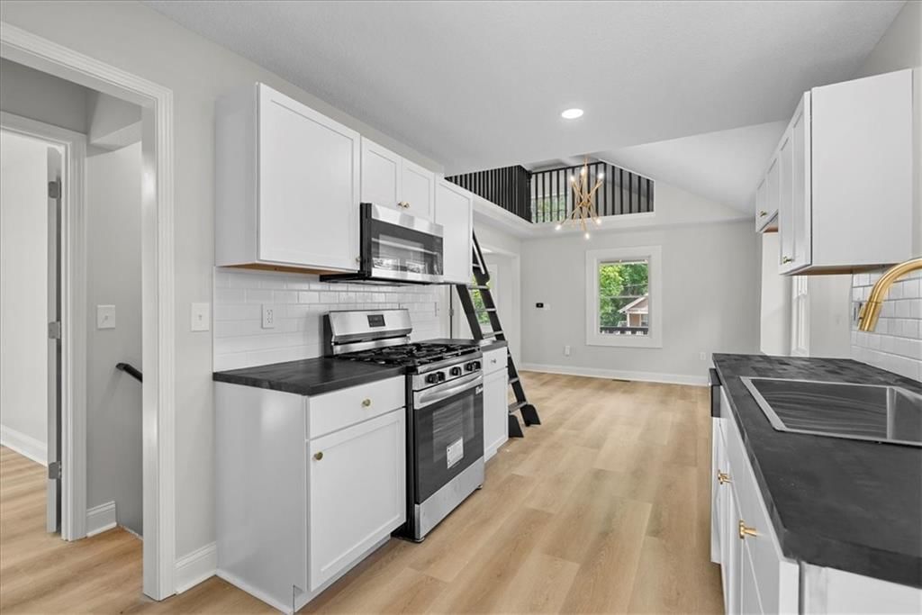 4225 E 60th Terrace — photo 8