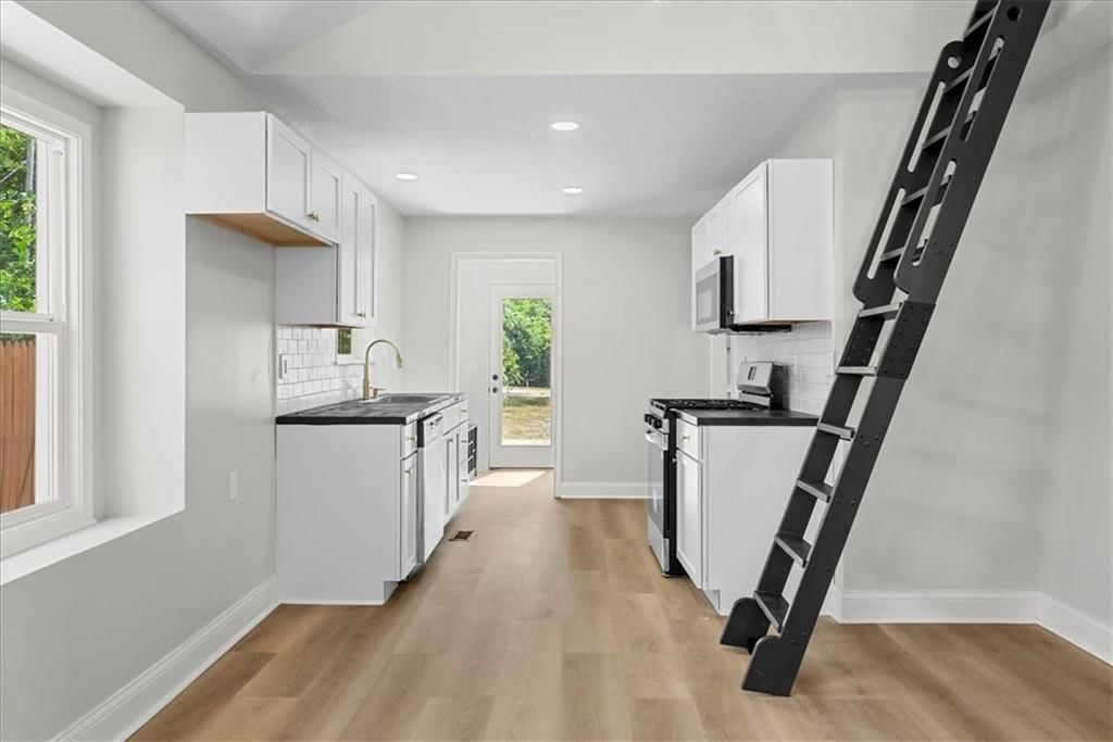 4225 E 60th Terrace — photo 10
