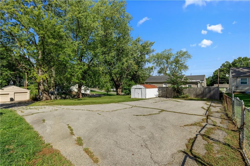 10401 E 35TH Street — photo 24