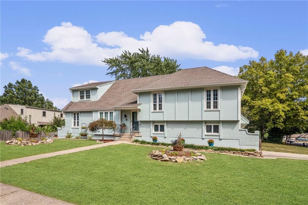 403 SE Richardson Place — photo 3