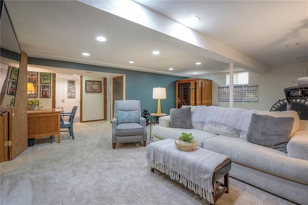 607 NE Birchwood Drive — photo 31