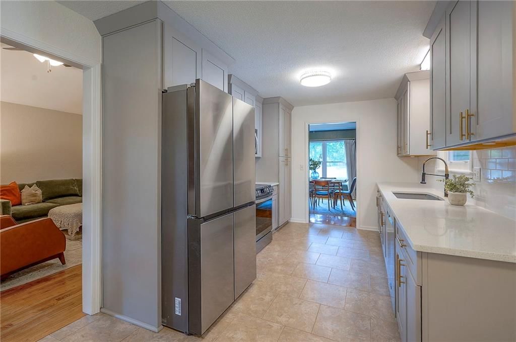 607 NE Birchwood Drive — photo 10