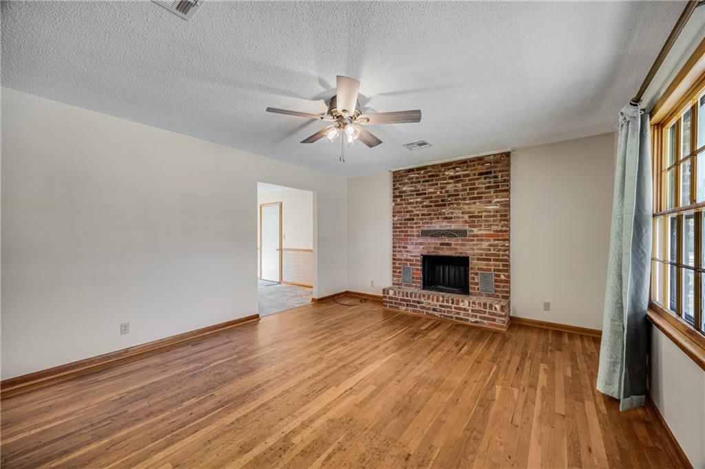 1215 N Tucker Street — photo 5