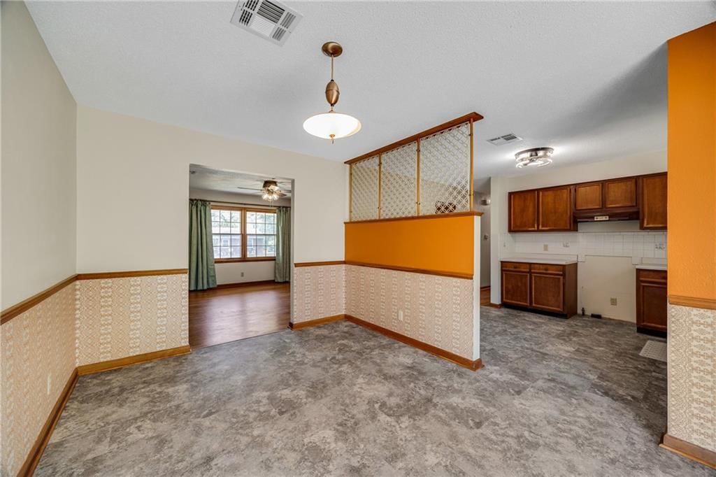 1215 N Tucker Street — photo 8
