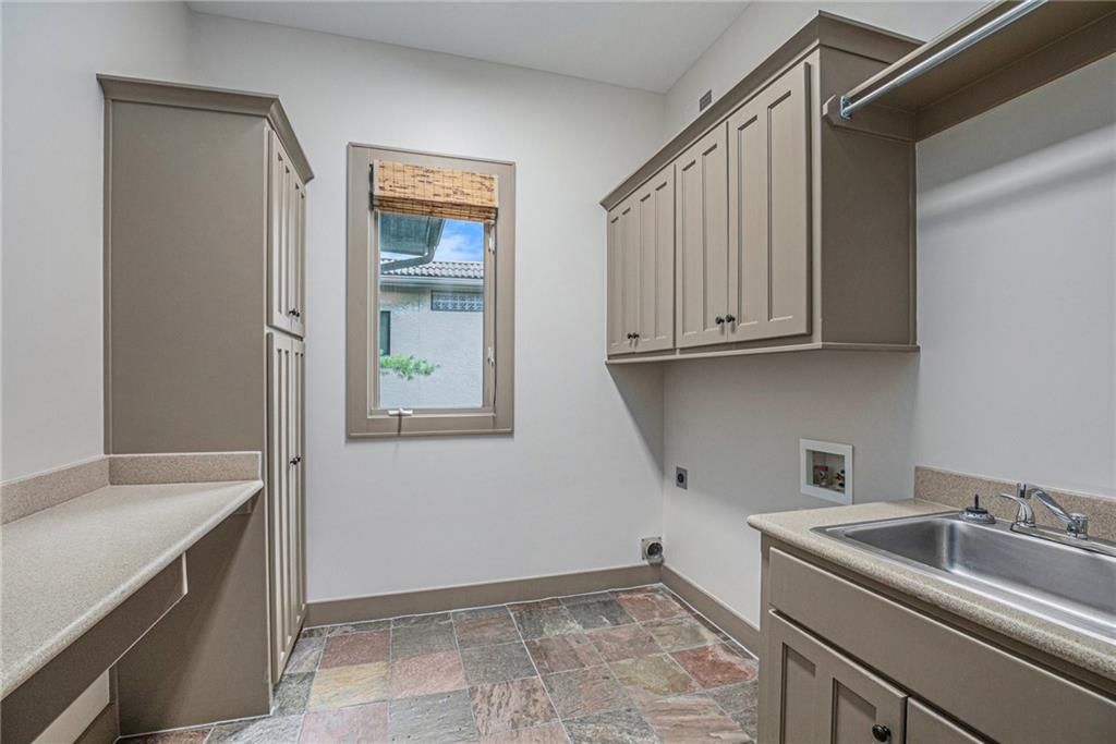 9652 Pickering Street — photo 14