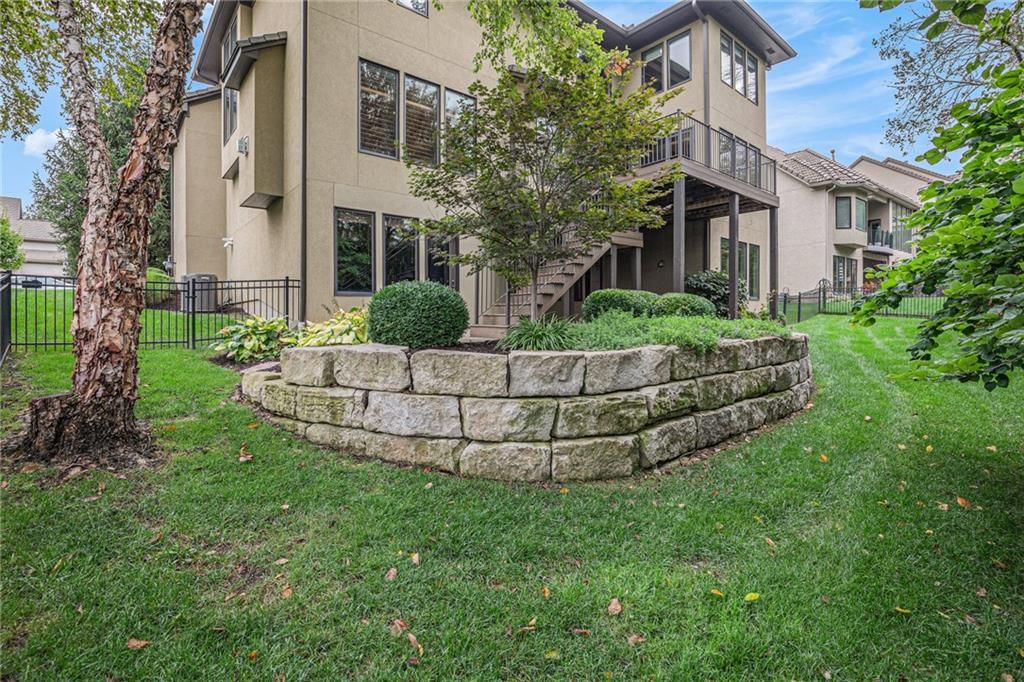 9652 Pickering Street — photo 27