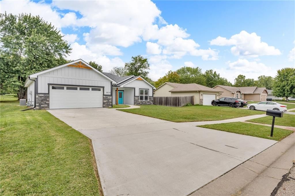 3233 SE Downing Drive — photo 5