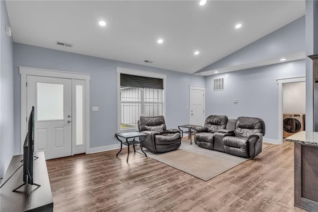 3233 SE Downing Drive — photo 10