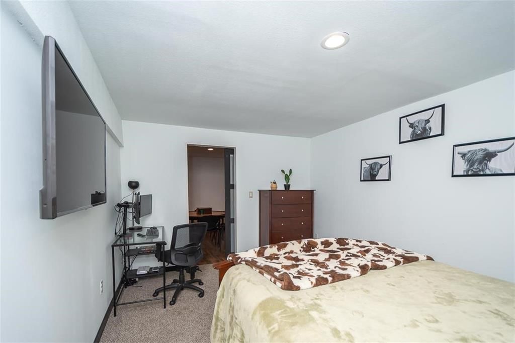 4514 Strong Avenue — photo 33