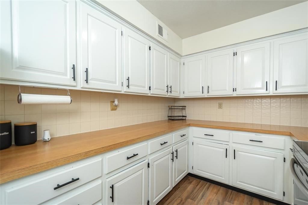 4514 Strong Avenue — photo 9