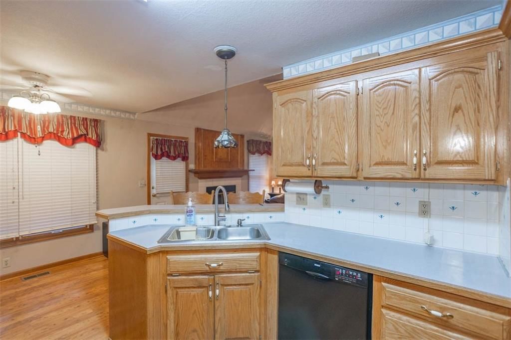 10224 Webster Avenue — photo 8