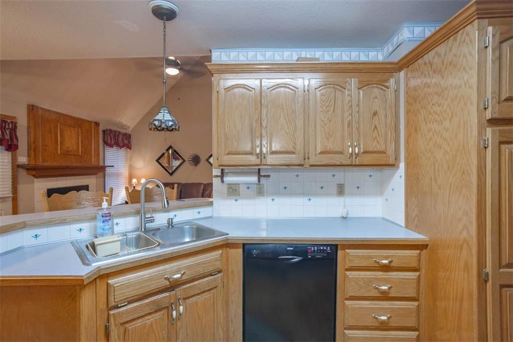 10224 Webster Avenue — photo 10