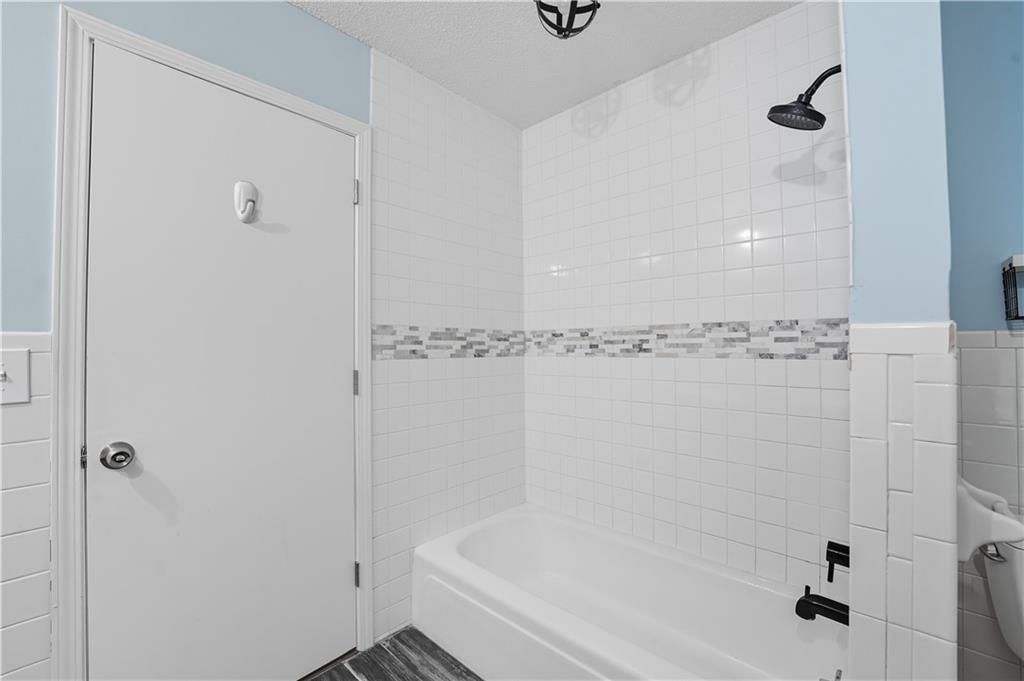 7802 N Wayne Avenue — photo 16