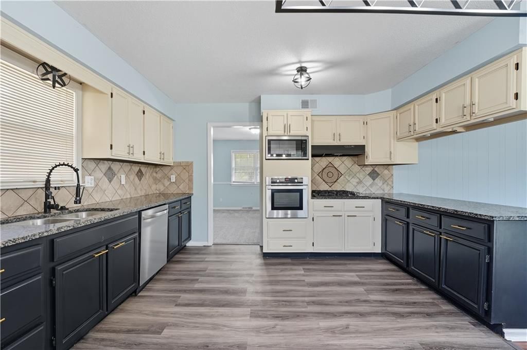 7802 N Wayne Avenue — photo 20
