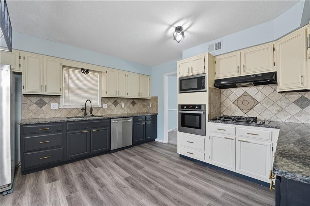 7802 N Wayne Avenue — photo 21